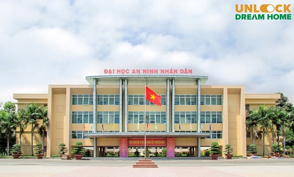 Trường đại học An Ninh Nhân Dân gần ngã tư Thủ Đức